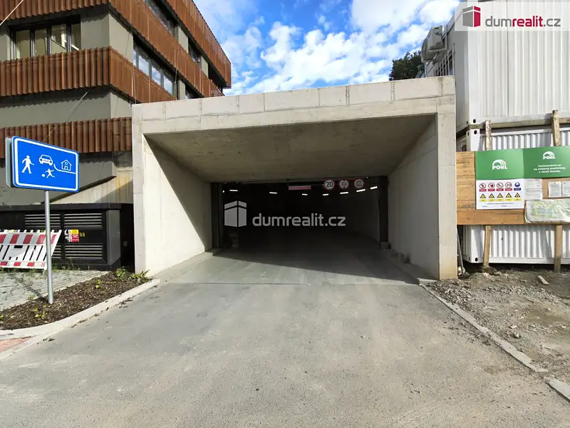 Pronájem garáže 8772 m², Praha – náhled fotky 1