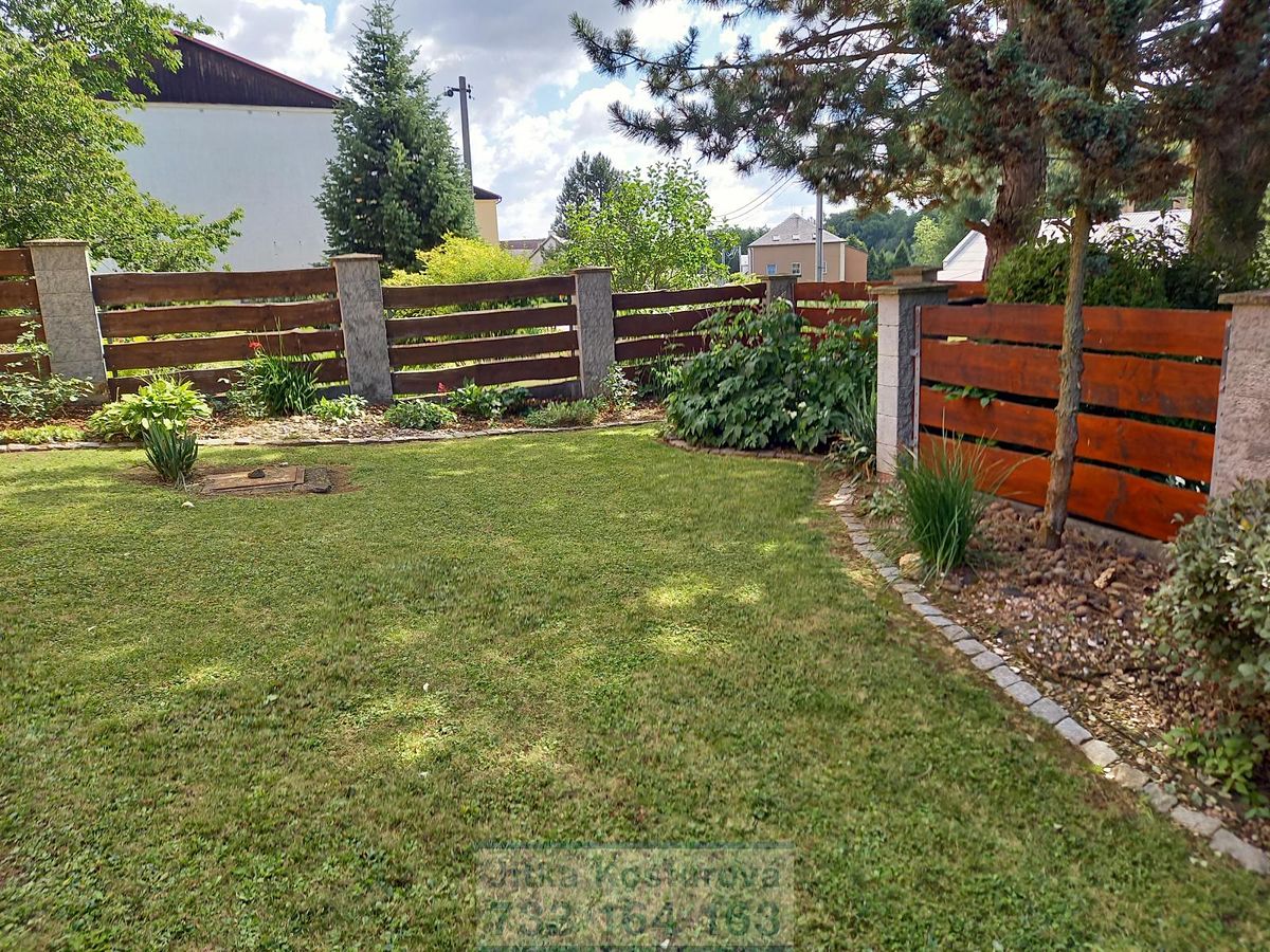 Prodej rodinného domu 160 m², pozemek 1225 m² – fotografie 2