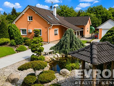 Prodej rodinného domu 298 m², pozemek 1166 m²