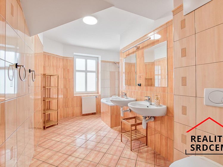 Комерційне приміщення на продаж, 1 267 м² (19 з 35)