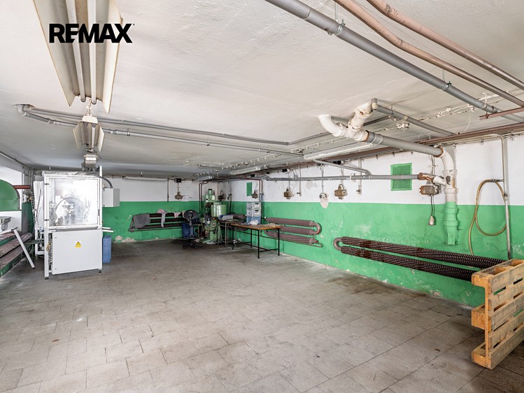 Prodej komerčního prostoru, 1 115 m² (23 z 46)