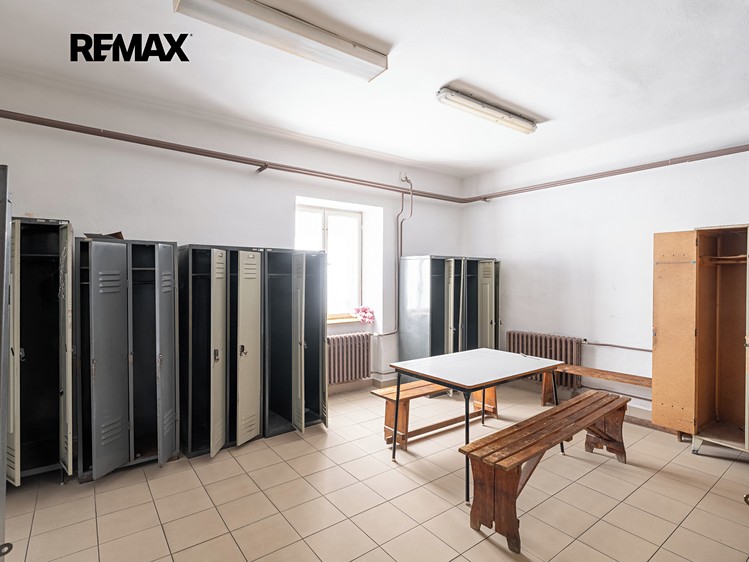 Prodej komerčního prostoru, 1 115 m² (34 z 46)