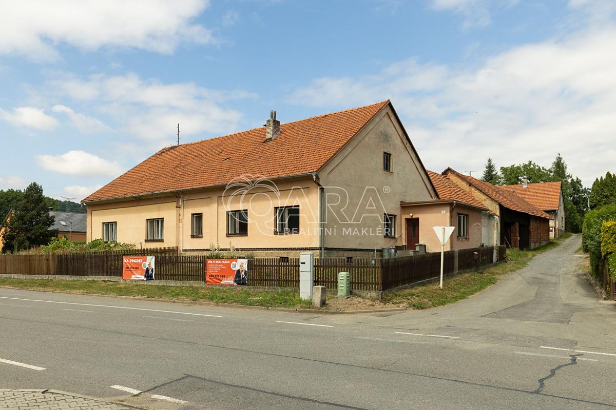 Prodej rodinného domu 320 m², pozemek 1632 m² – fotografie 3