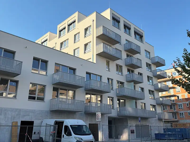 Prodej bytu 1+kk 41 m², Praha – náhled fotky 2
