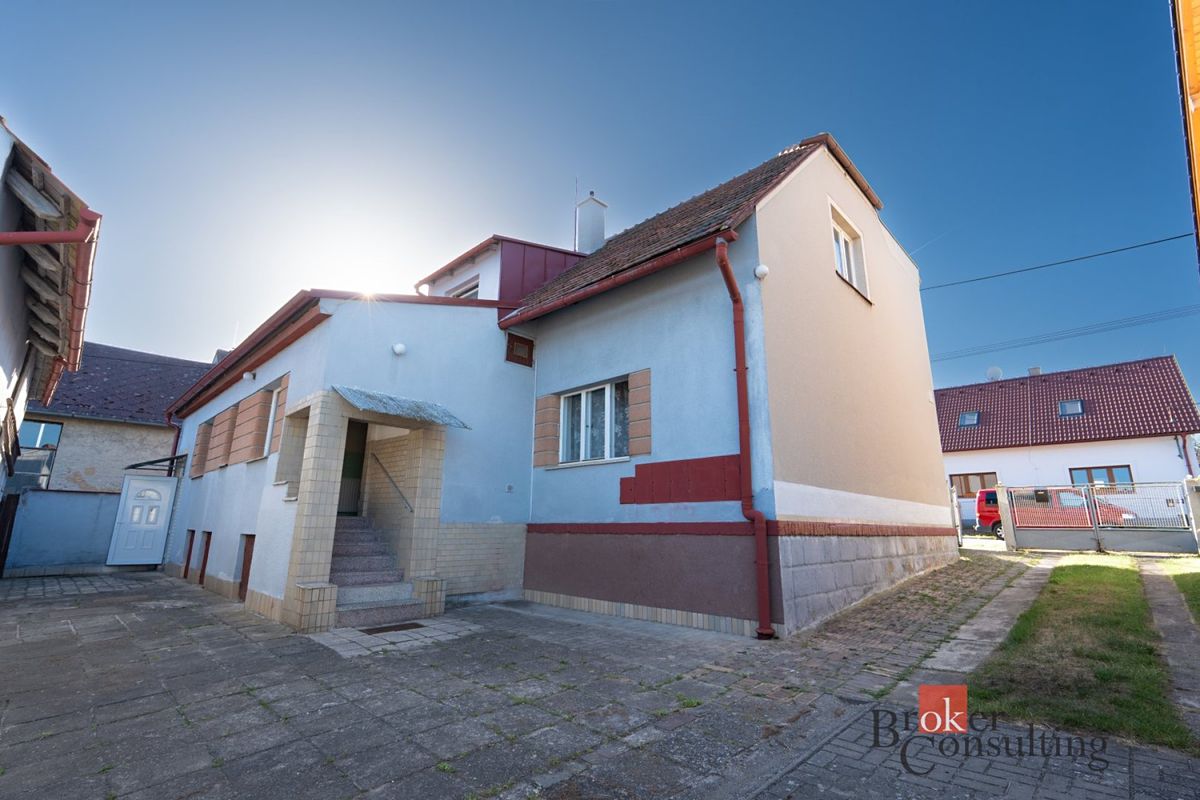 Prodej rodinného domu 200 m², pozemek 676 m²