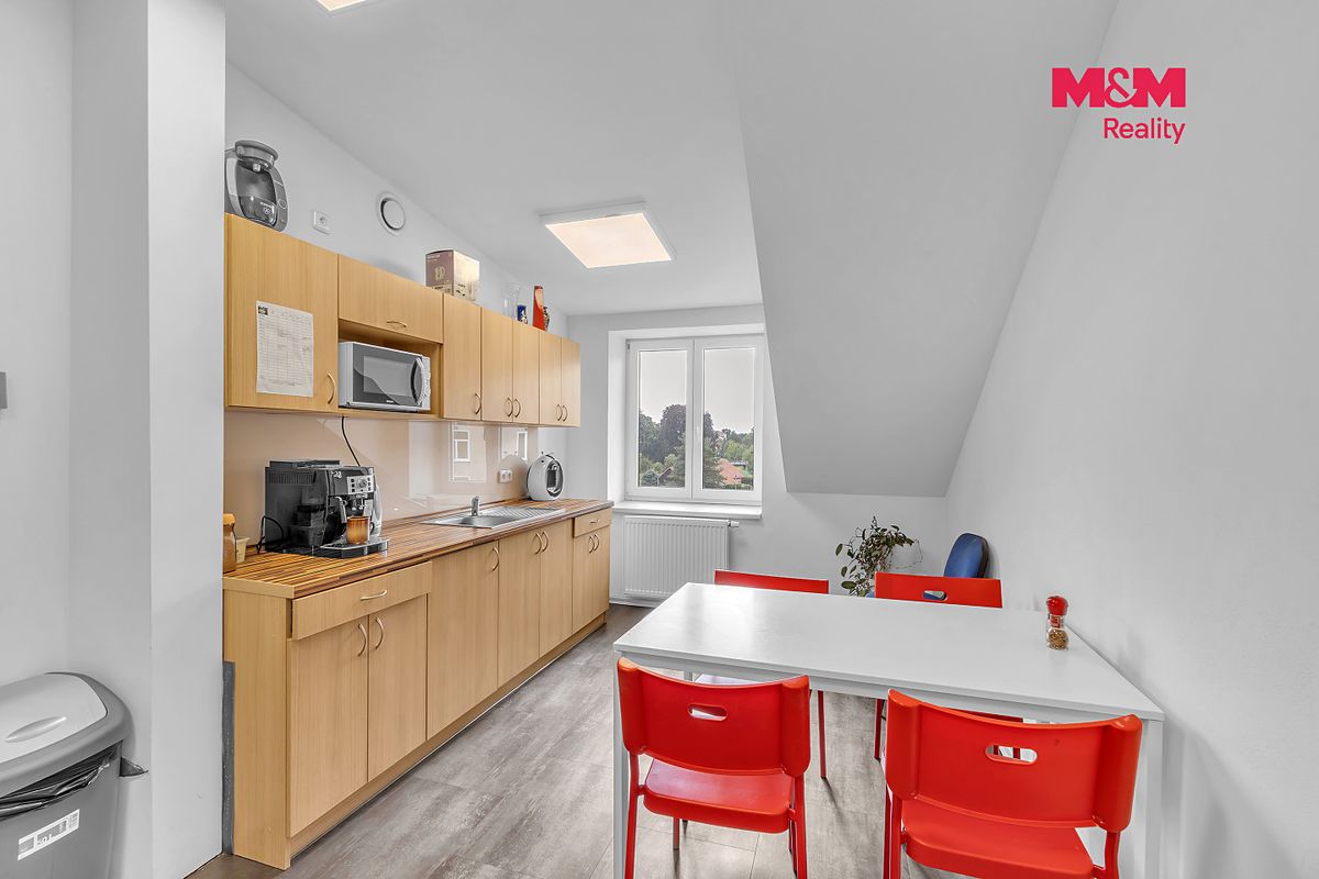 Pronájem kanceláře 174 m² – fotografie 5