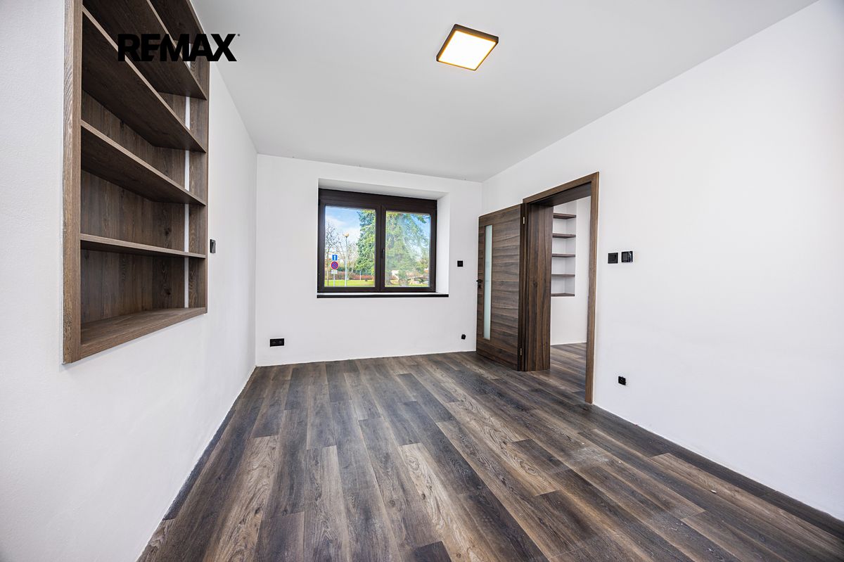 Prodej rodinného domu 240 m², pozemek 438 m² – fotografie 4