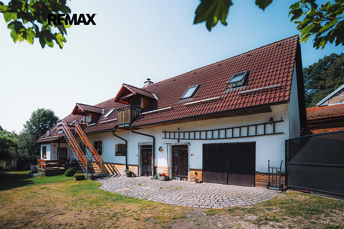 Prodej rodinného domu 240 m², pozemek 1034 m² – fotografie 4
