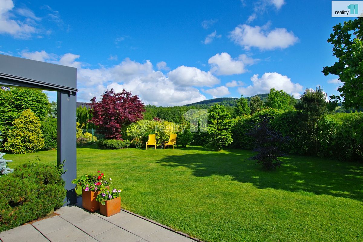 Prodej rodinného domu 200 m², pozemek 1163 m² – fotografie 2