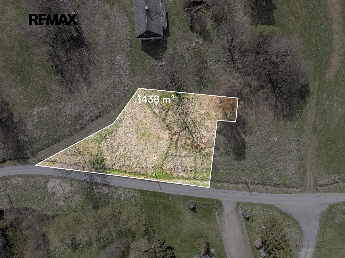 Prodej stavebního pozemku 1438 m² – fotografie 2