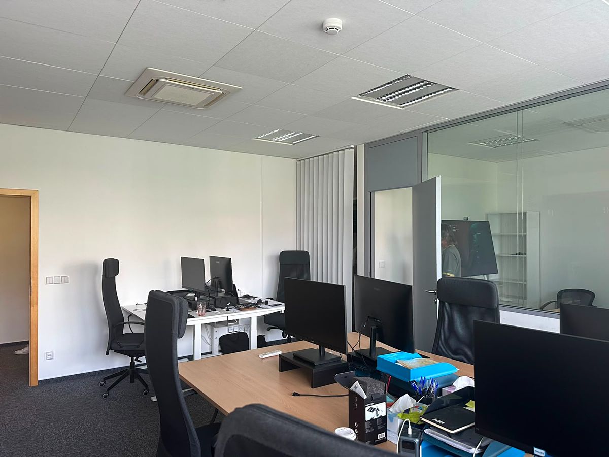 Pronájem kanceláře 45 m² – fotografie 2