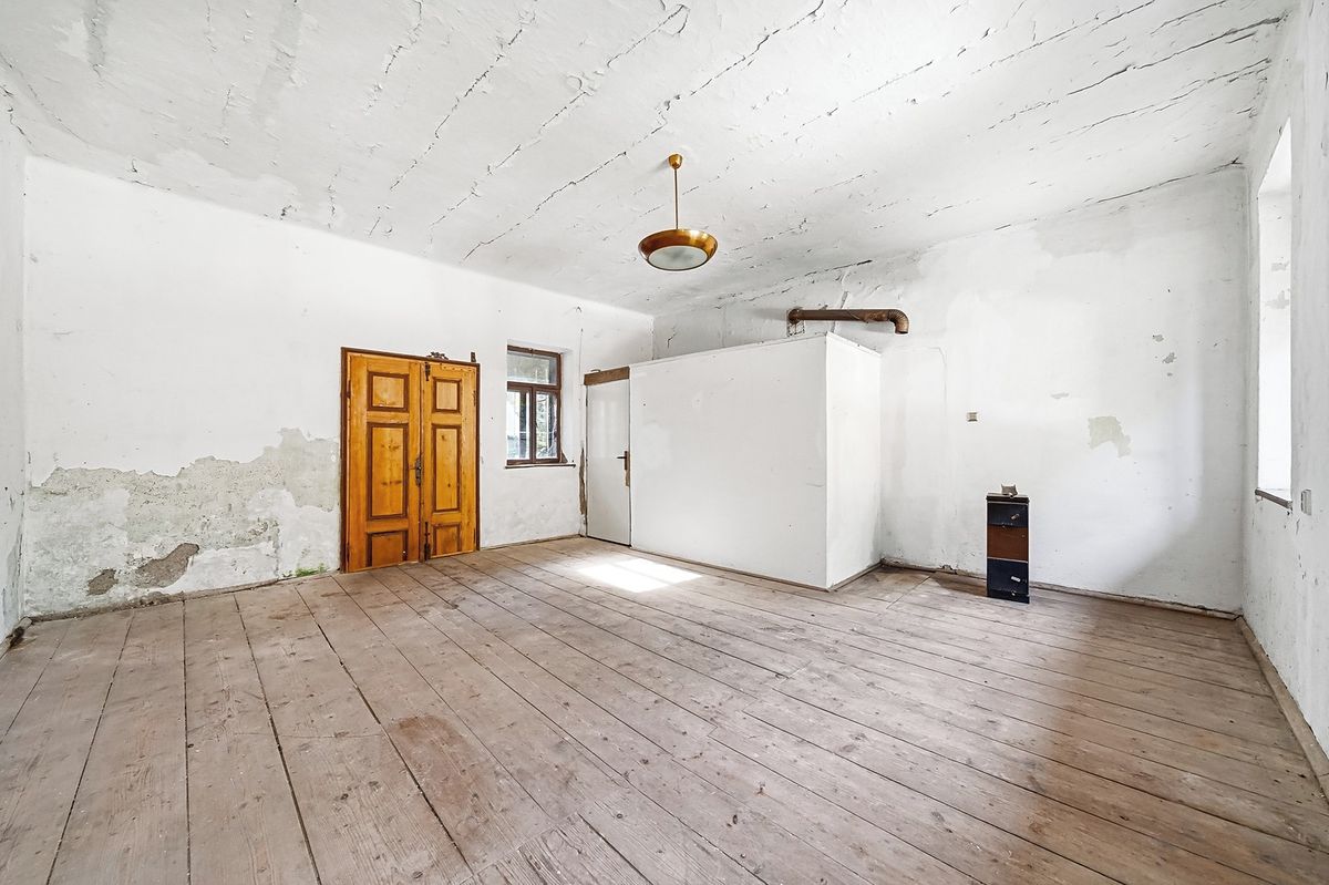 Prodej rodinného domu 140 m², pozemek 1817 m² – fotografie 2
