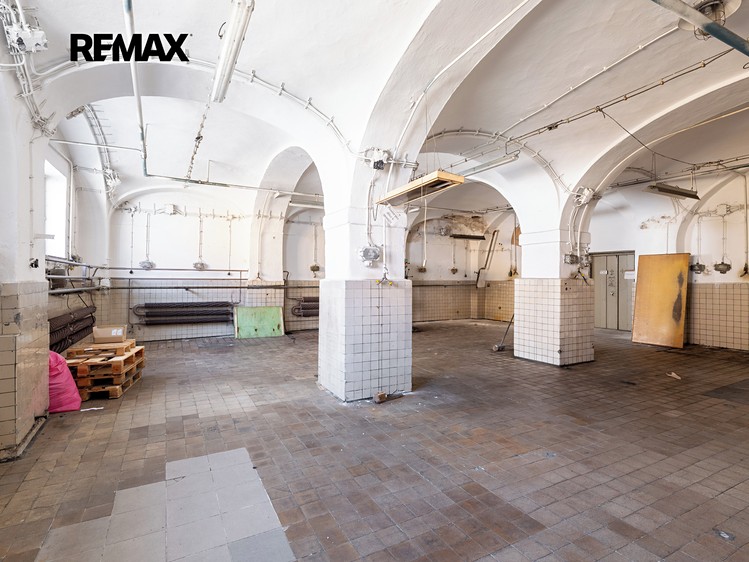 Prodej komerčního prostoru, 1 115 m² (25 z 46)