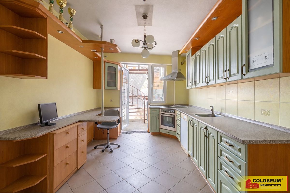 Prodej rodinného domu 122 m², pozemek 216 m² – fotografie 2