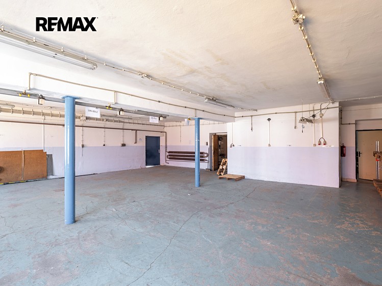 Prodej komerčního prostoru, 1 115 m² (19 z 46)