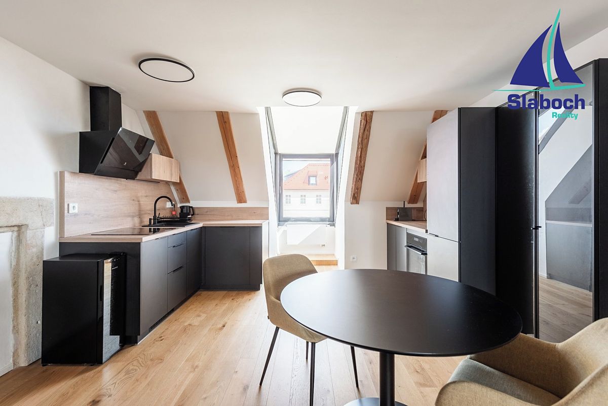 Pronájem bytu 2+kk 77 m²