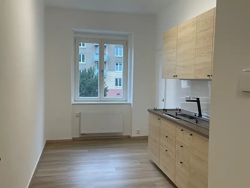 Prodej bytu 1+1 48 m², Praha – náhled fotky 3