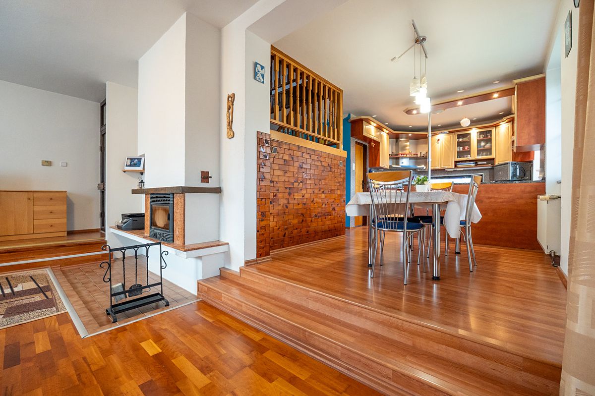 Prodej rodinného domu 282 m², pozemek 675 m² – fotografie 5