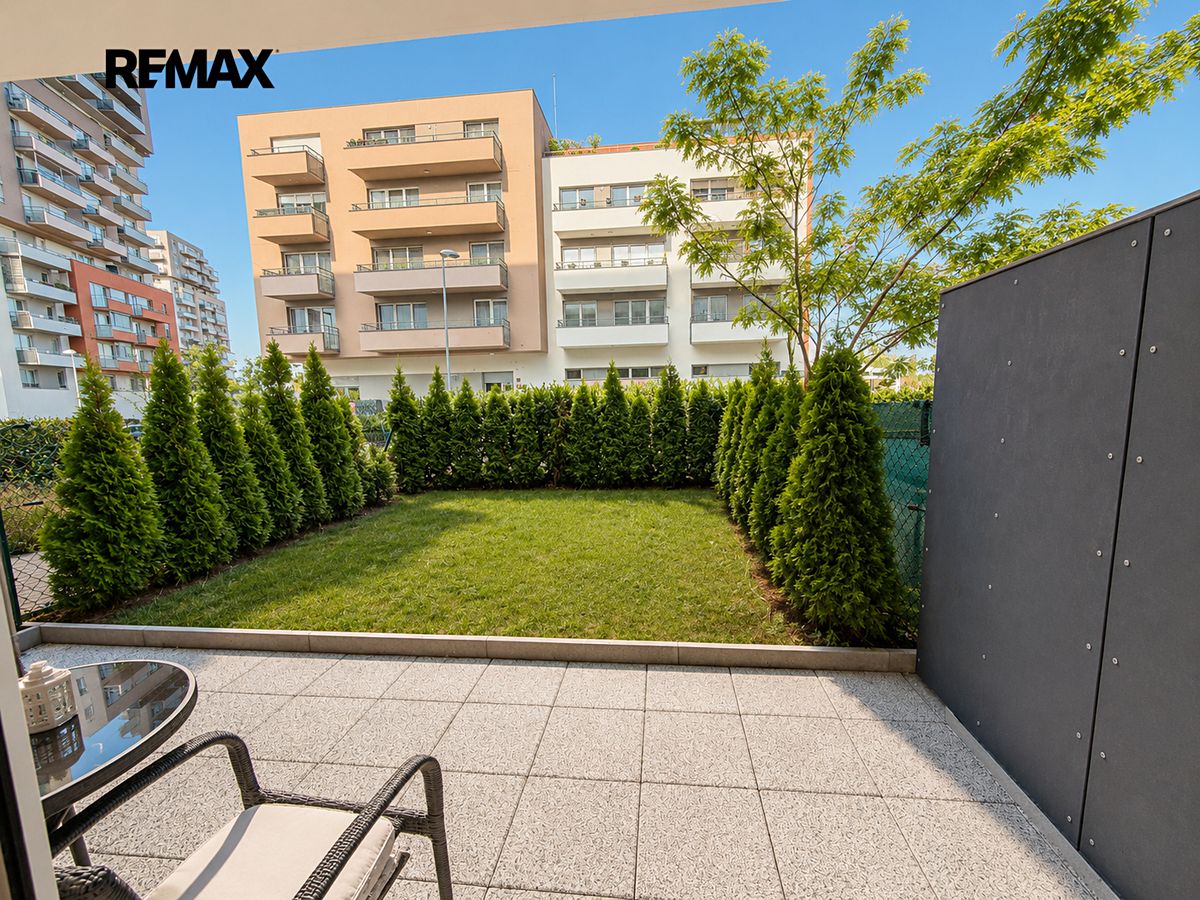 Pronájem bytu 1+kk 64 m²