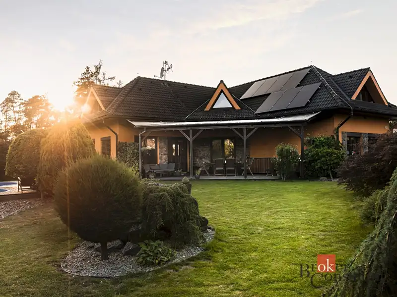 Prodej rodinného domu 280 m², pozemek 981 m², Hýskov – náhled fotky 1