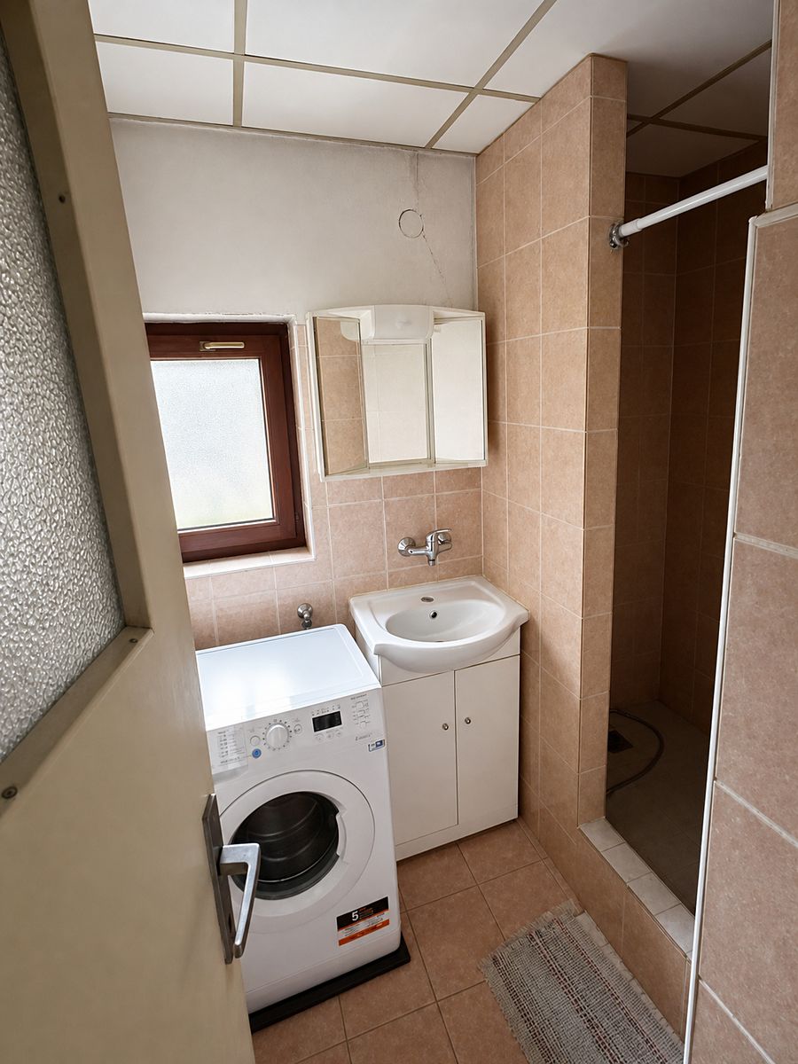 Prodej rodinného domu 160 m², pozemek 324 m² – fotografie 2