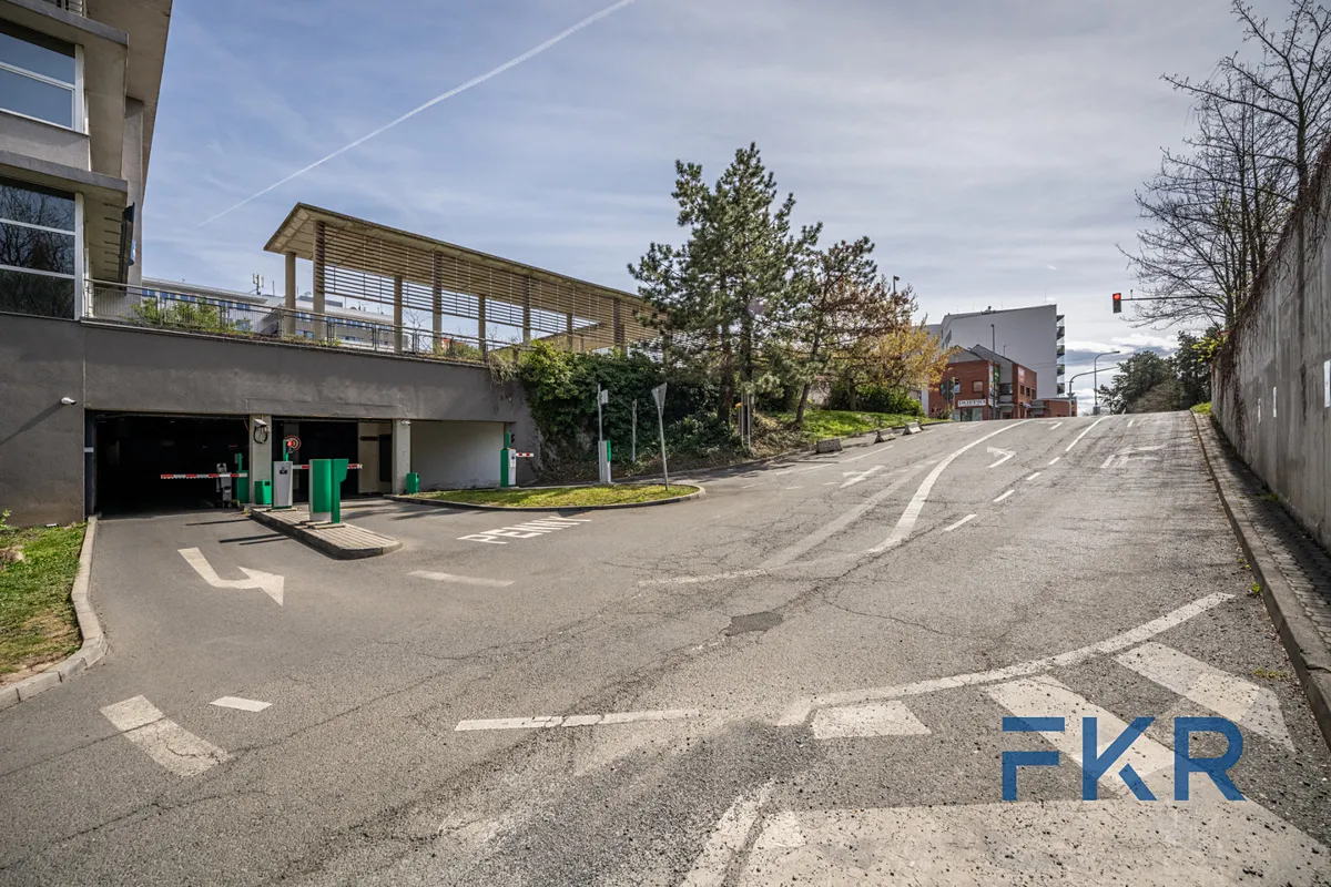 Prodej garážového stání 8 m²