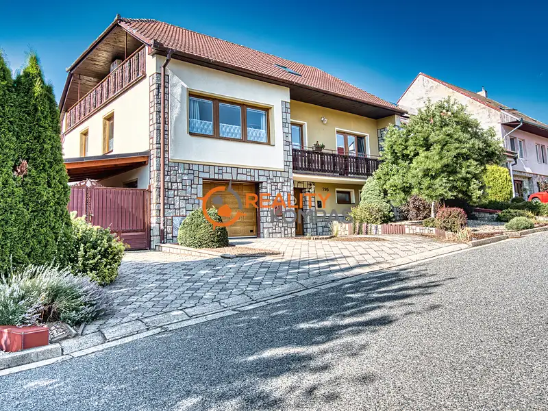 Prodej rodinného domu 220 m², pozemek 829 m², Hovorany – náhled fotky 1