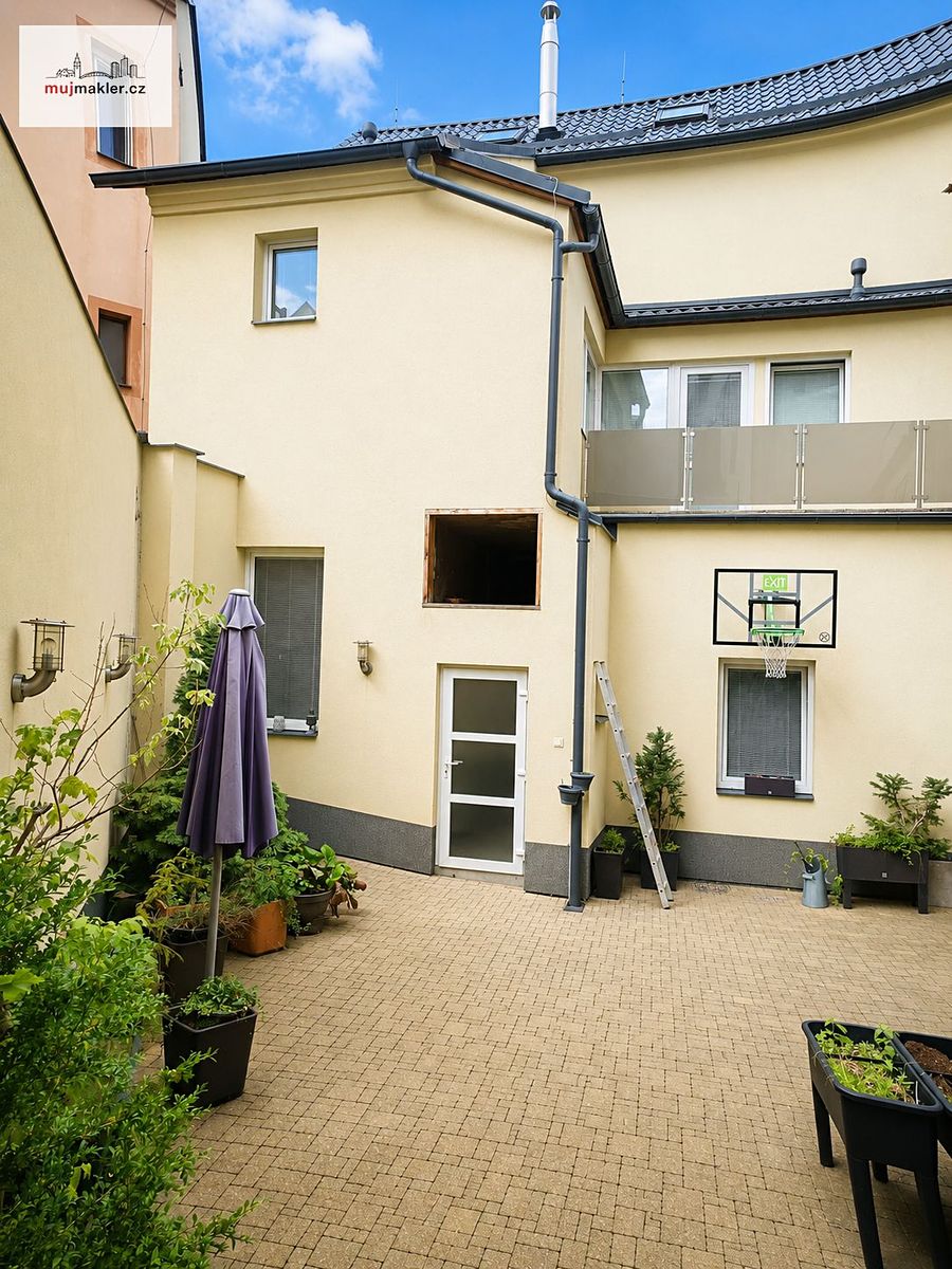 Pronájem bytu 5+kk 220 m²