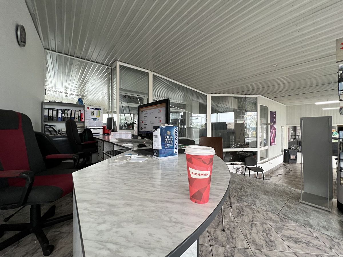 Pronájem komerční nemovitosti 700 m² – fotografie 2