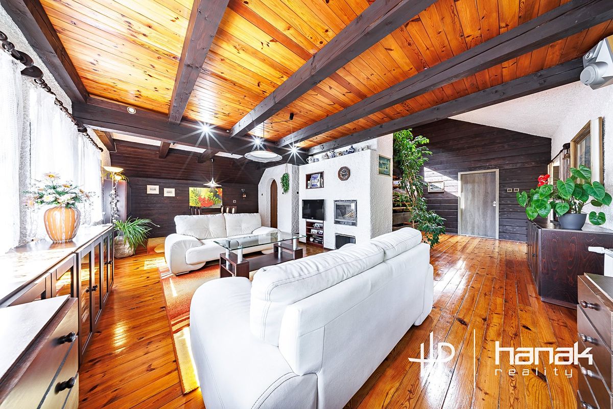 Prodej rodinného domu 277 m², pozemek 3924 m² – fotografie 3