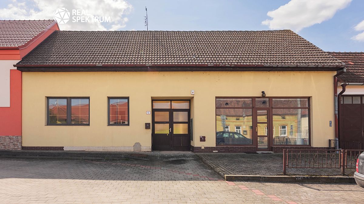 Prodej rodinného domu 170 m², pozemek 1120 m² – fotografie 2