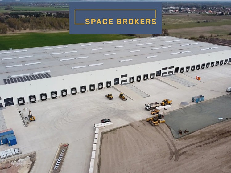 Комерційне приміщення в оренду, 20 000 м² (1 з 9)
