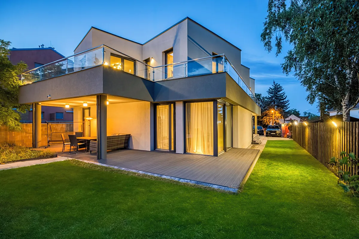 Prodej rodinného domu 392 m², pozemek 1068 m²