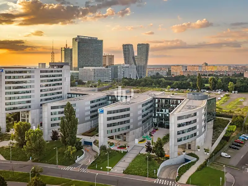 Pronájem kanceláře 651 m², Praha – náhled fotky 1