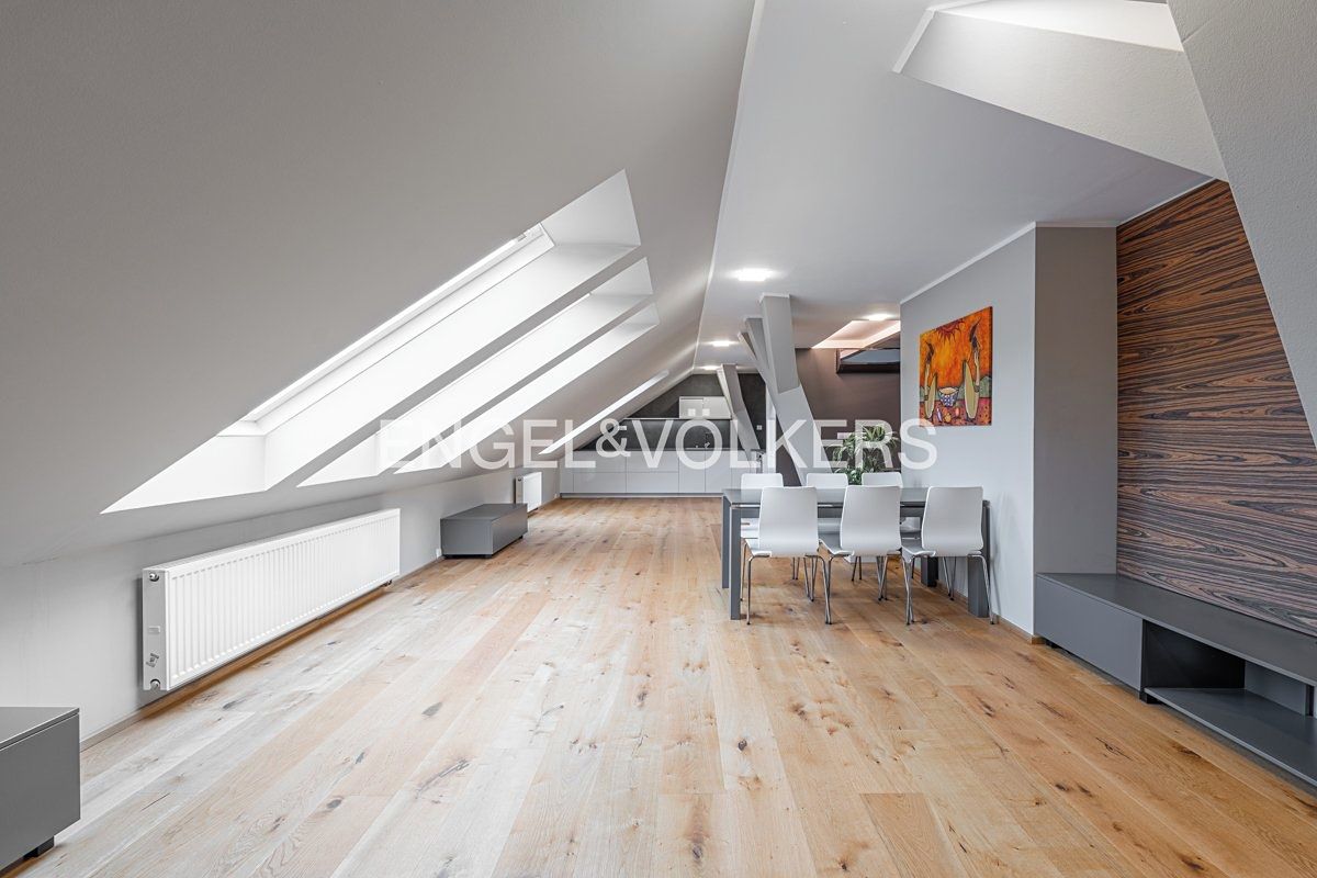 Pronájem bytu 4+kk 135 m²