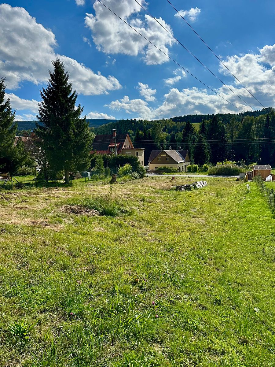 Prodej stavebního pozemku 992 m² – fotografie 2