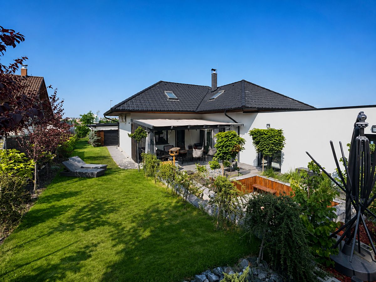 Prodej rodinného domu 200 m², pozemek 800 m² – fotografie 3