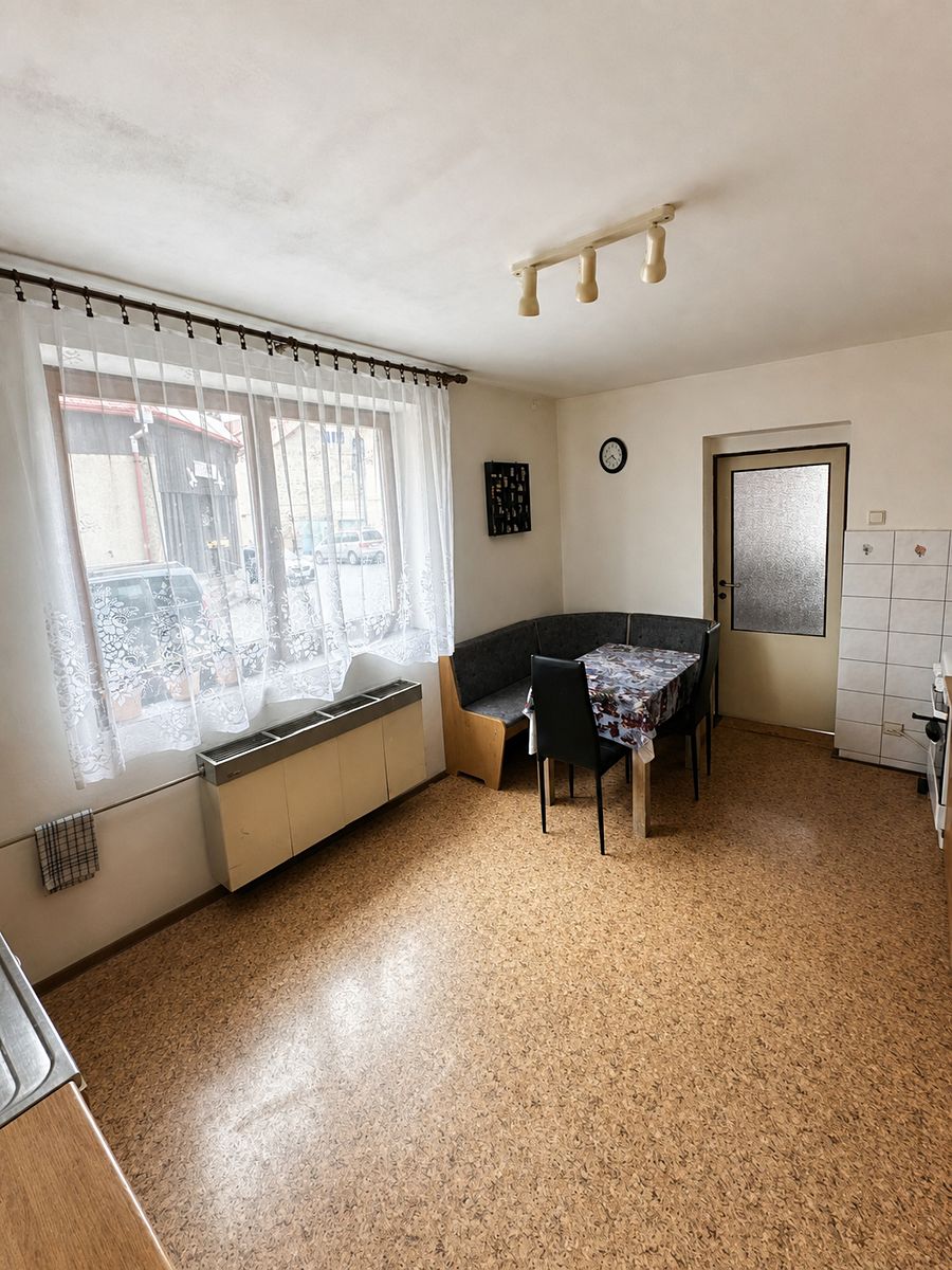 Prodej rodinného domu 160 m², pozemek 324 m² – fotografie 3