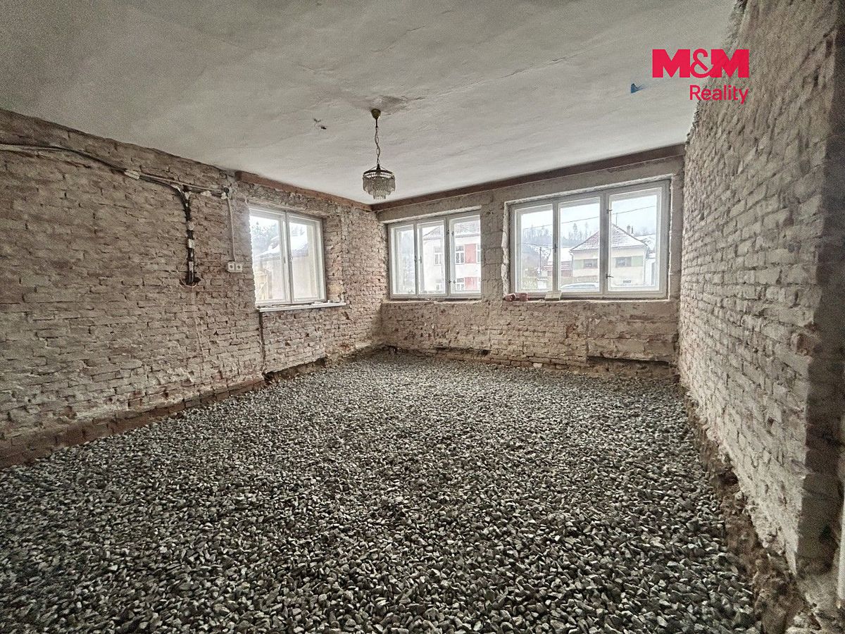 Prodej rodinného domu 220 m², pozemek 2493 m² – fotografie 2