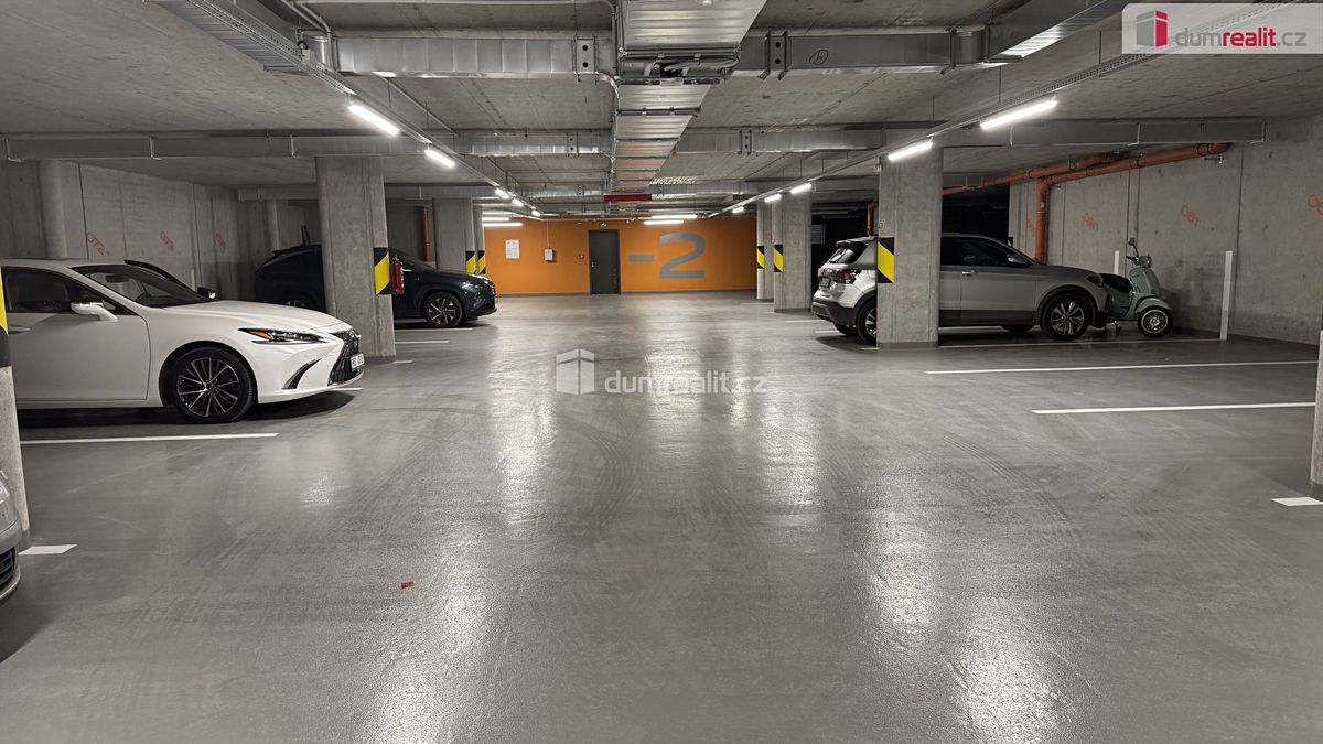 Pronájem garáže 8772 m² – fotografie 5
