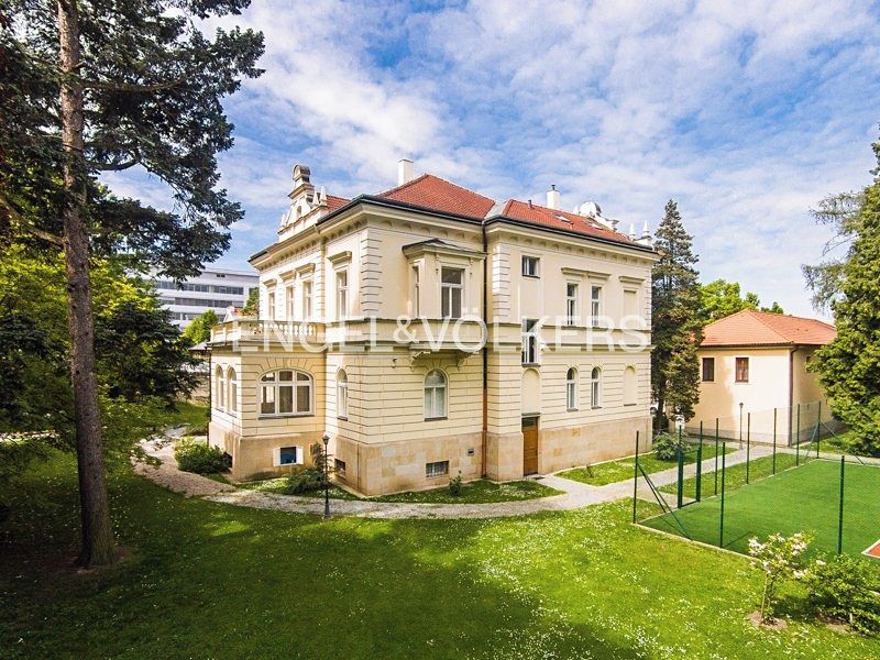 Pronájem kanceláře 827 m², Praha – fotka 1 z 3