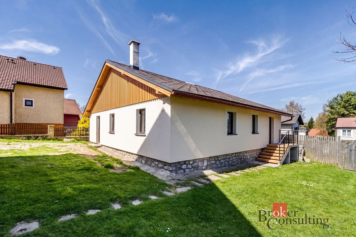 Prodej rodinného domu 136 m², pozemek 274 m² – fotografie 2