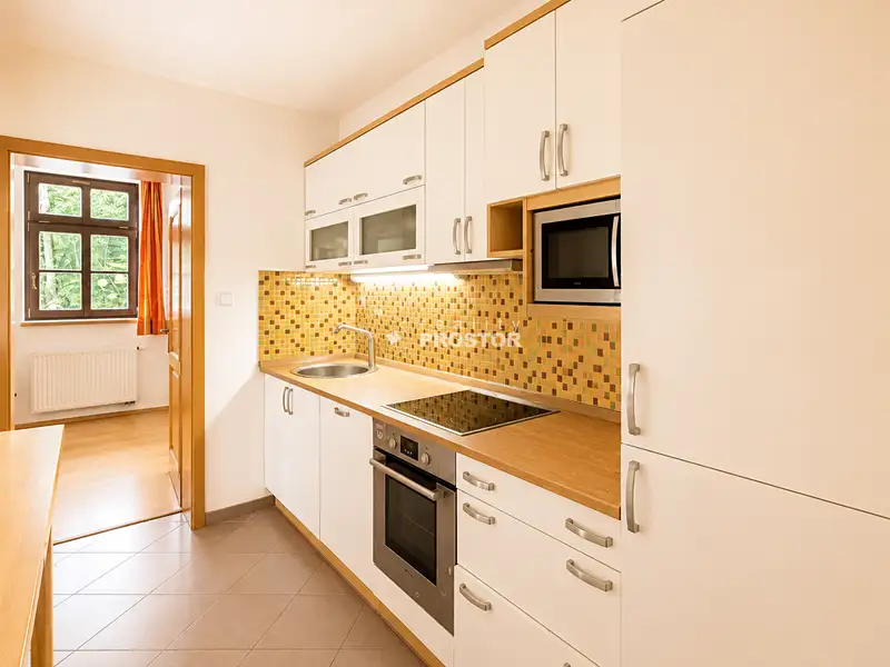 Prodej rodinného domu 520 m², pozemek 1794 m², Smržovka – náhled fotky 3