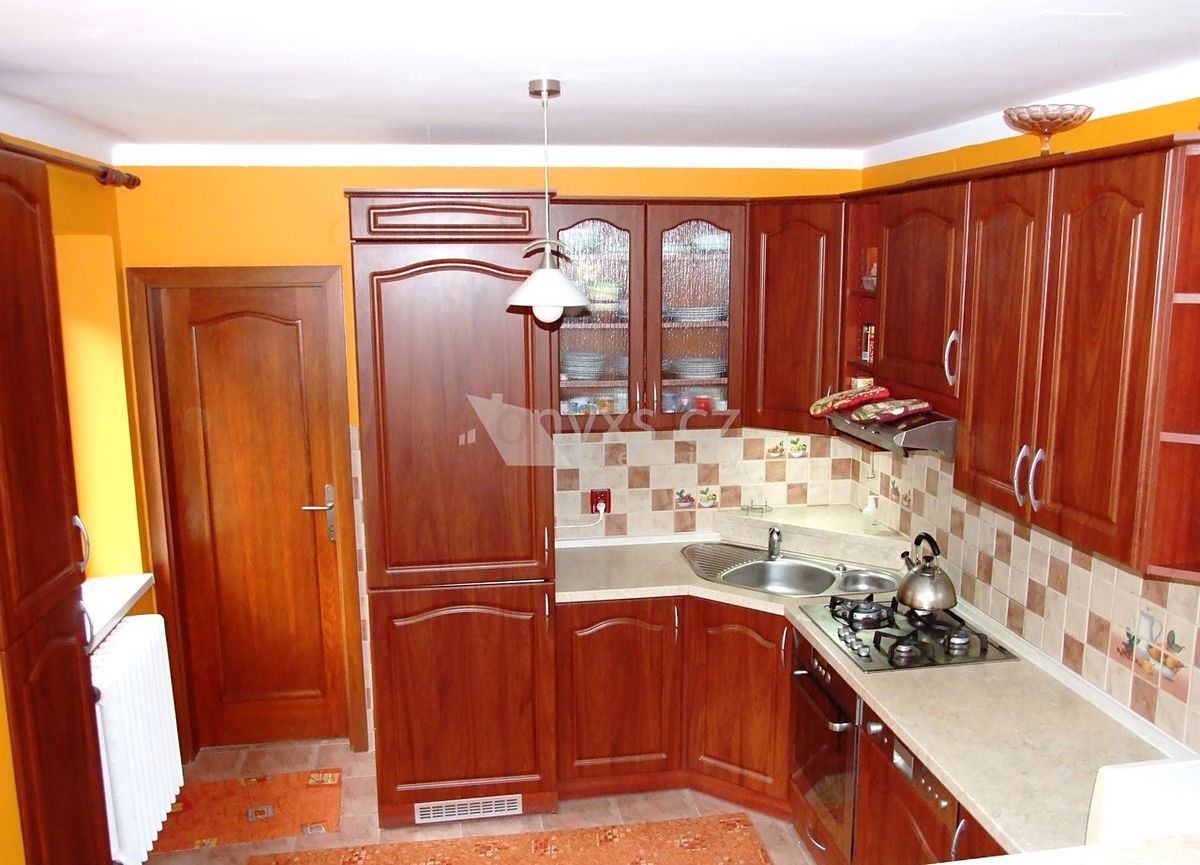 Prodej rodinného domu 240 m², pozemek 1032 m² – fotografie 5