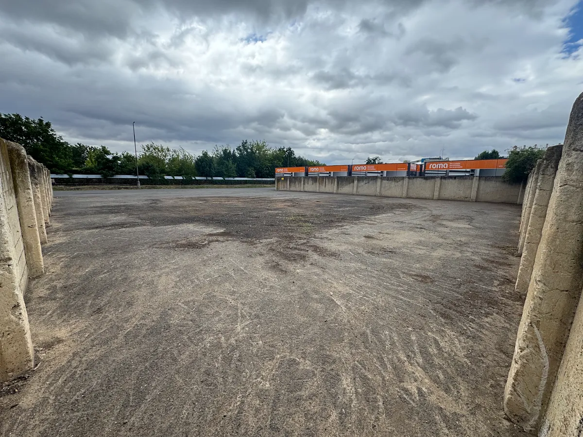 Pronájem komerčního pozemku 900 m²
