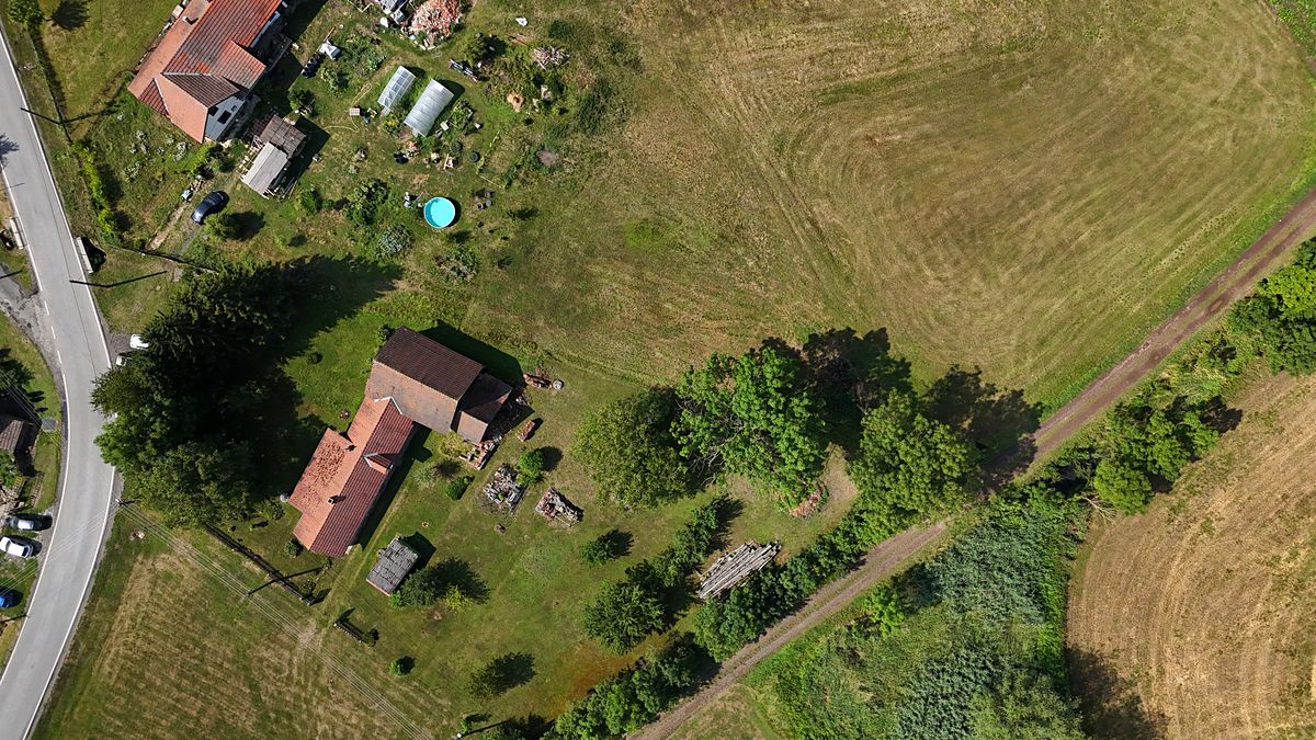 Prodej stavebního pozemku 1000 m² – fotografie 2