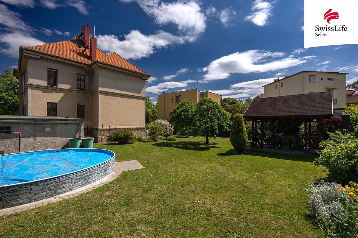 Prodej vily 480 m², pozemek 963 m² – fotografie 2
