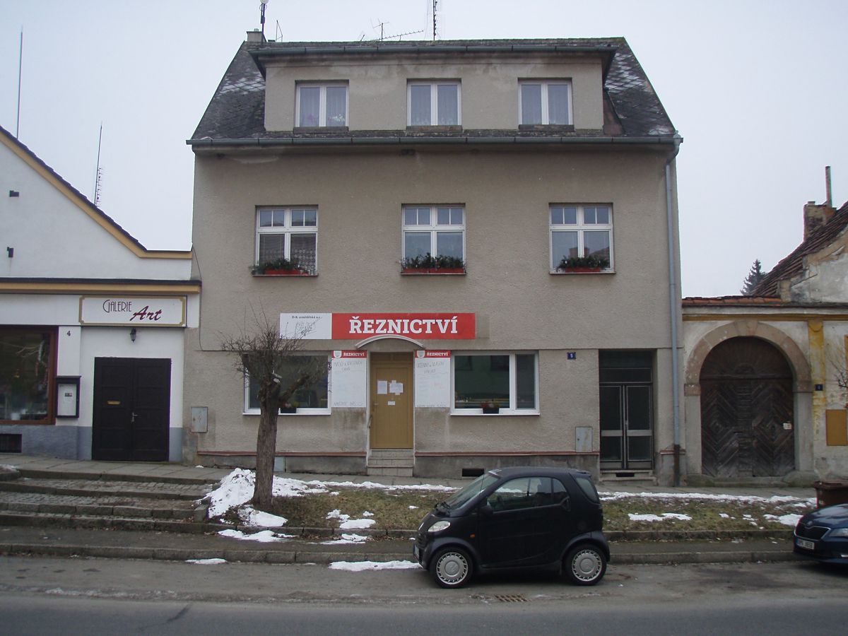 Prodej vícegeneračního domu 310 m², pozemek 796 m² – fotografie 2