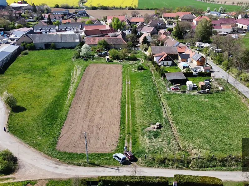 Prodej stavebního pozemku 805 m², Vysoký Újezd – náhled fotky 2