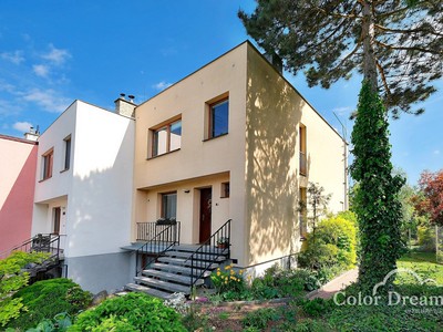 Pronájem  rodinného domu 220 m², pozemek 1 945 m²